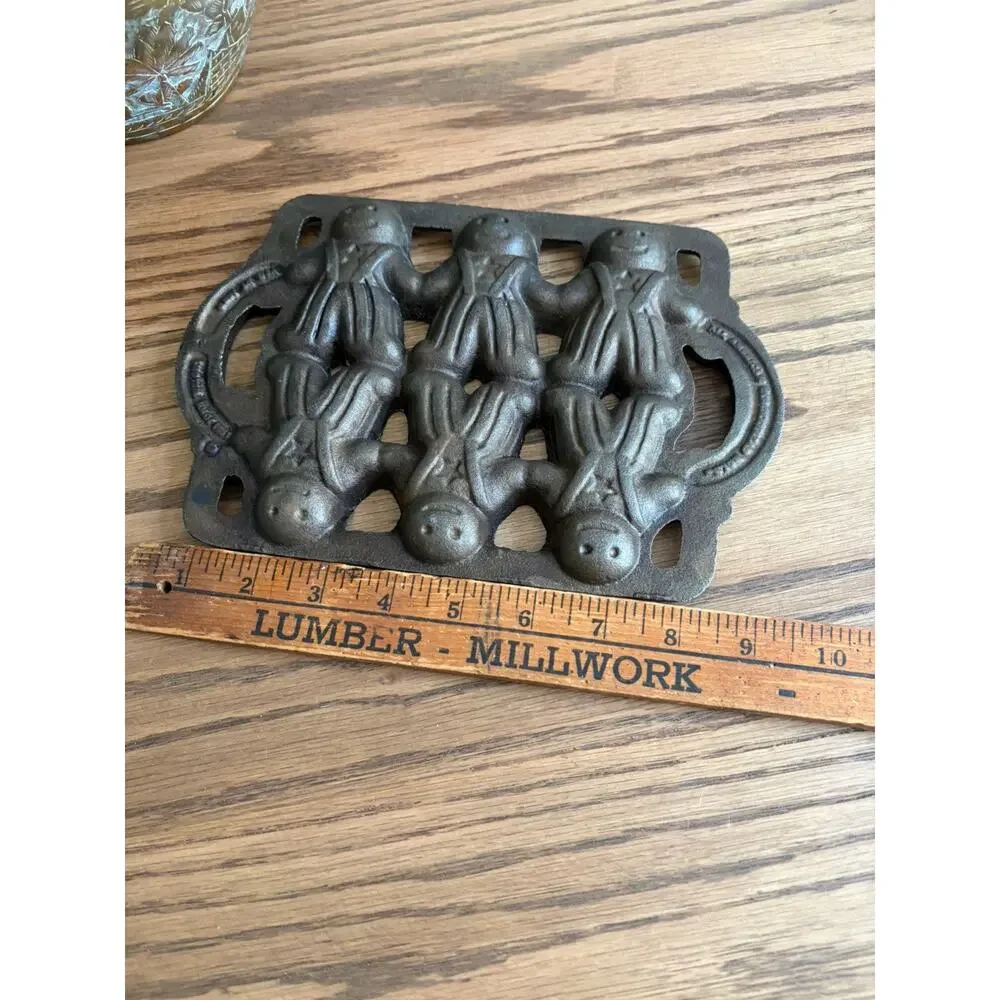 Vintage Cast Iron Mold Gingerbread Men Corn Bread Muffin Pan